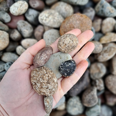 Галька речная "цветная" фр. 20-40 мм