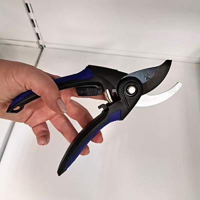 Секатор садовый д/дачи и сада с храповым мех., SK-85, синий/черный, в/уп.