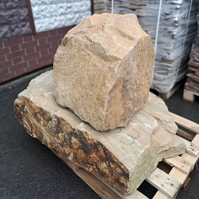 Валун желтый