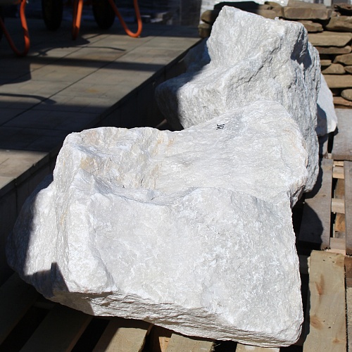 Валун "мрамор белый"