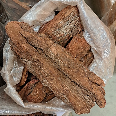 Кора сибирской лиственницы фракция 6-15 см (60 литров)