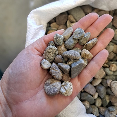 Галька речная "цветная" фр. 10-20 мм